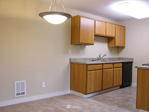 4th image of 16817 Larch Way #D205