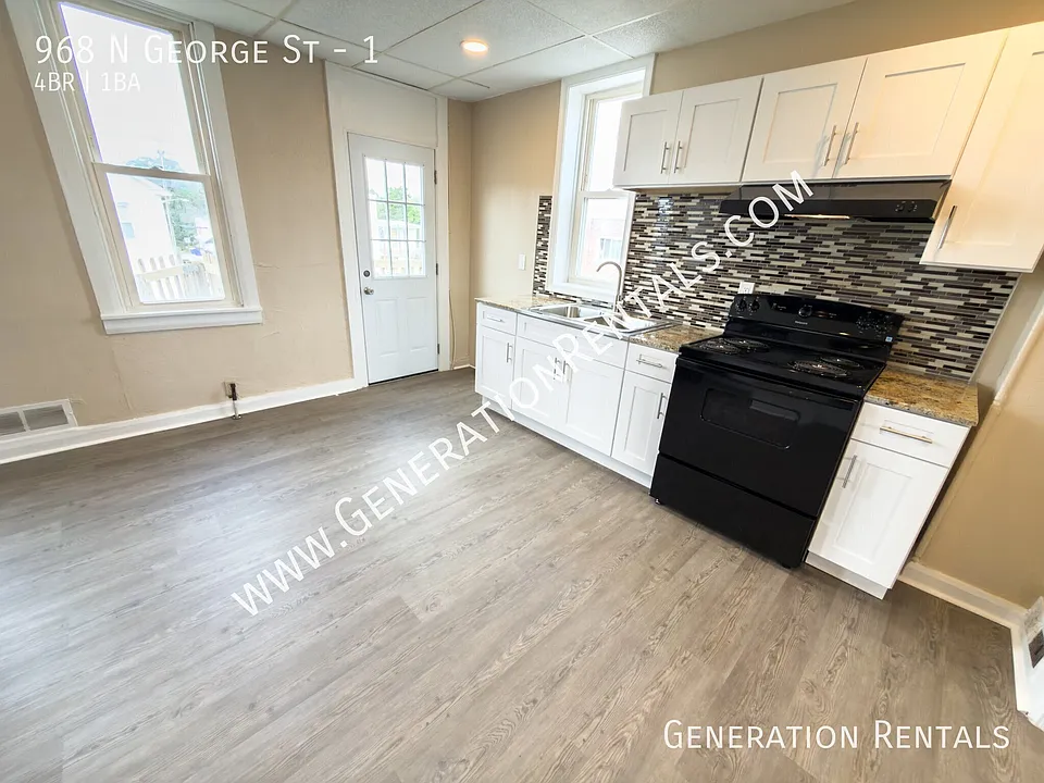 968 N George St #1