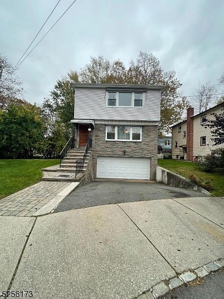 1st image of 16 Gifford Ct Floor 1