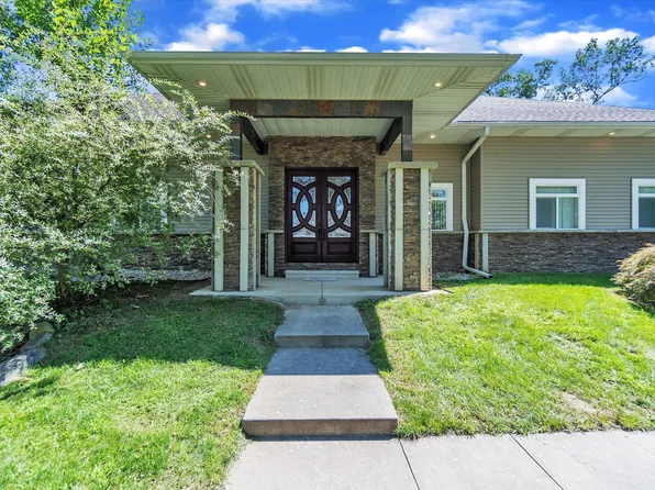 737 Oakpointe Dr, Michigan Center, MI 49254