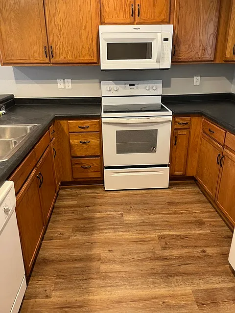 3 bed, 1100 sqft, $1,250 — Photo 2