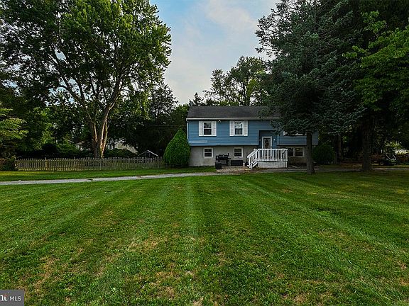 3rd image of 5 Oaklyn Ter