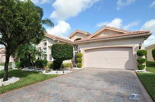Home For Sale In Valencia Isles