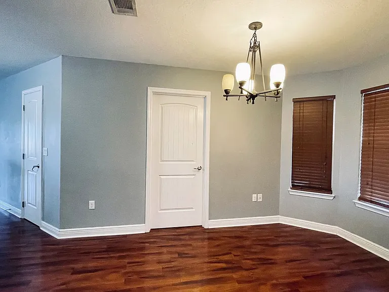 2386 Barberee Dr — Photo 3