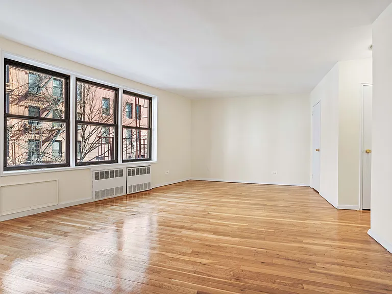 165 Christopher St #2QQ — Photo 4