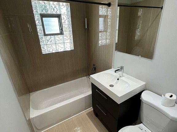 3rd image of 4514 W Wellington Avenu #1