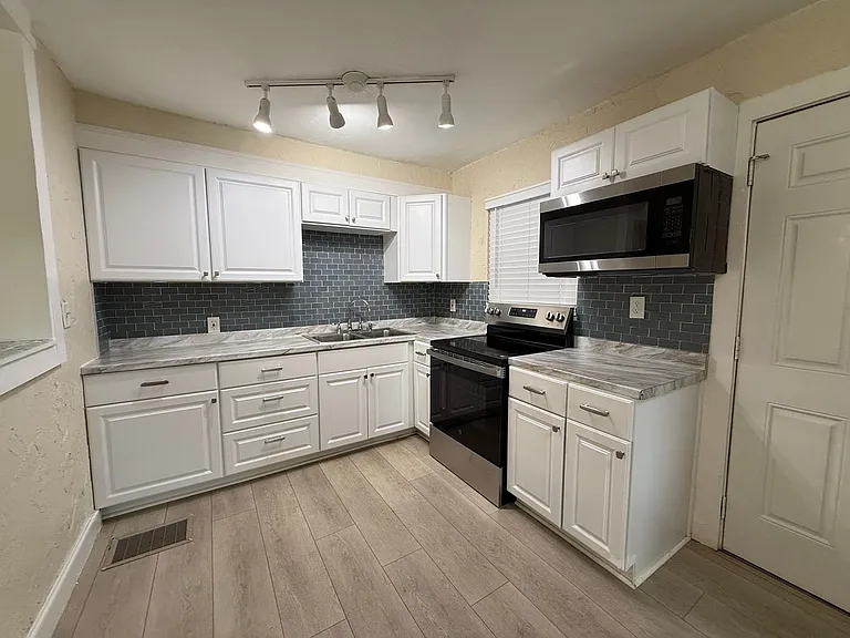 3833 Iris St N — Photo 6