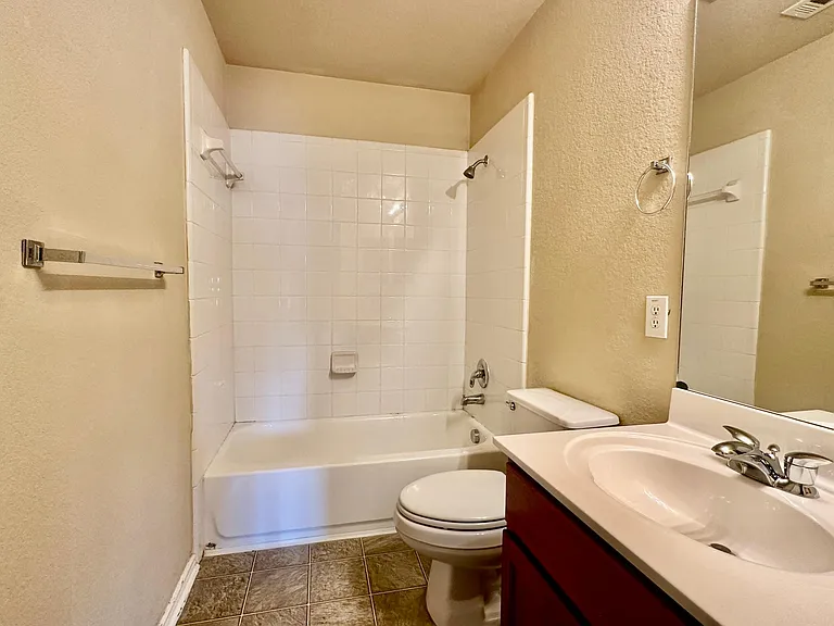 786 San Mateo — Photo 23