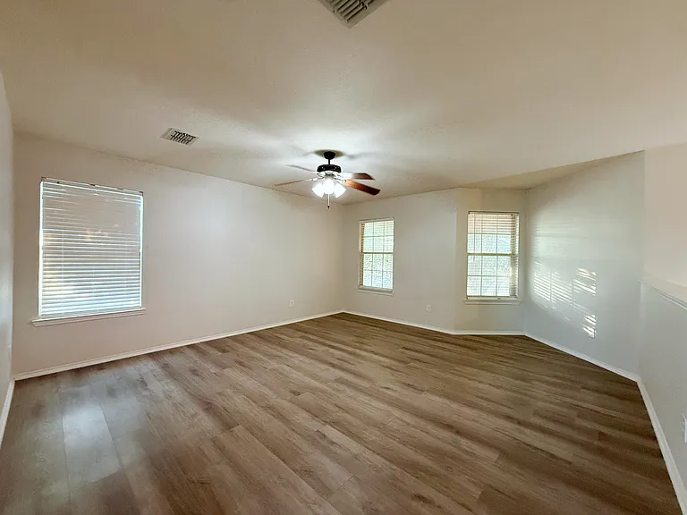 1916 Silver Leaf Dr — Photo 28