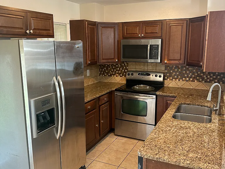 318 Market Sq E — Photo 2
