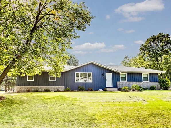 2366 Maple Ln E, Maplewood, MN 55109