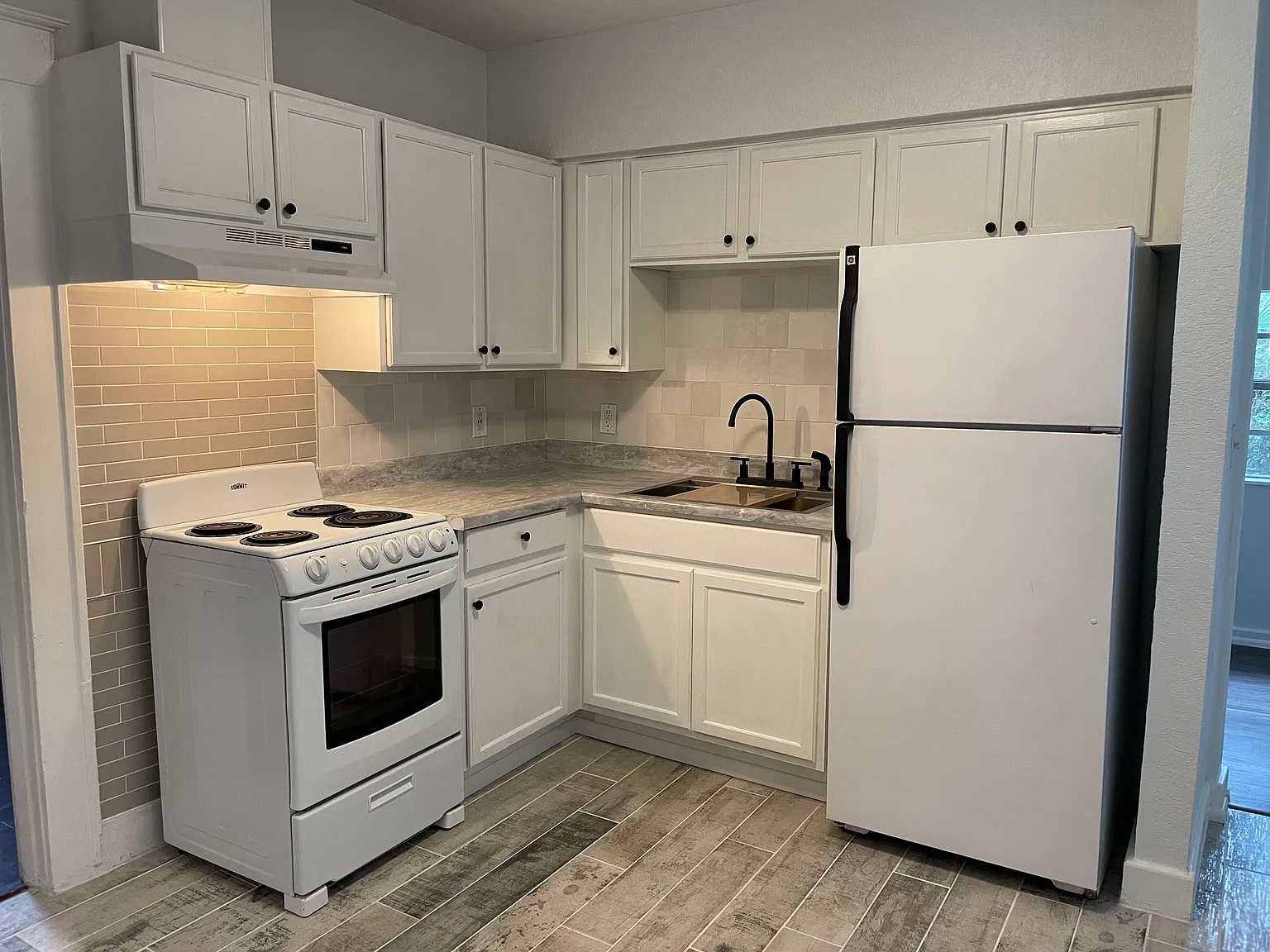 2 bed, 876 sqft, $2,195 — Photo 3