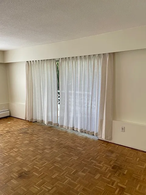 Laurel Manor — Photo 4