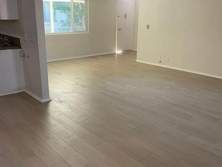 5000 Coldwater Canyon Ave #4 — Photo 5
