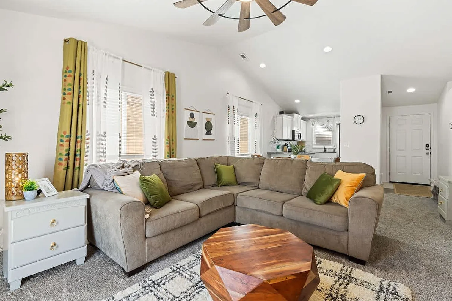 3 bed, 2.0 bath, 1227 sqft, $4,775 — Photo 1