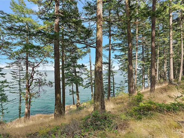 1324 Greenleaf Ln, Sidney, BC V8L 5Y9