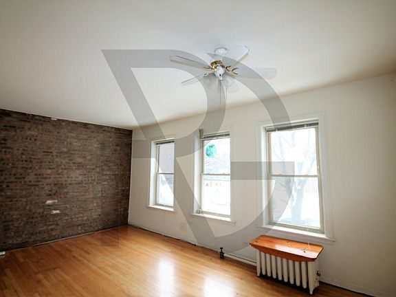 3rd image of 4225 N Paulina St #4229E2