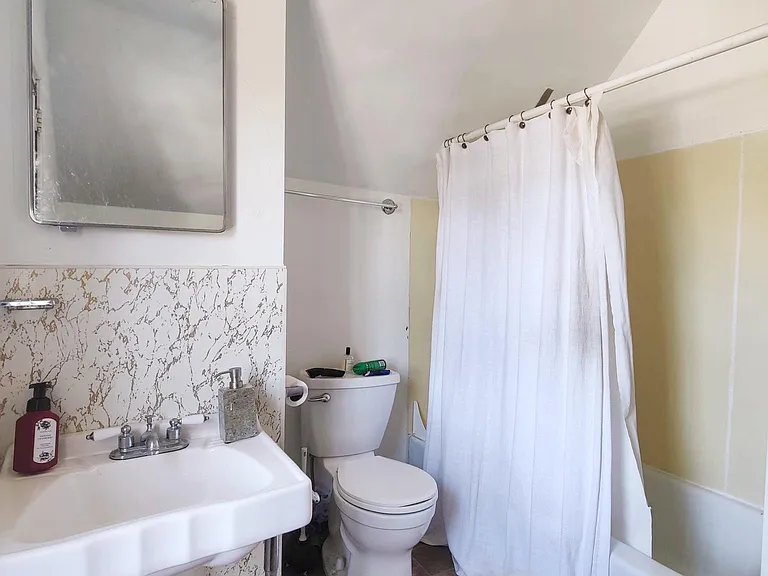 2131 E Superior St #3 — Photo 15