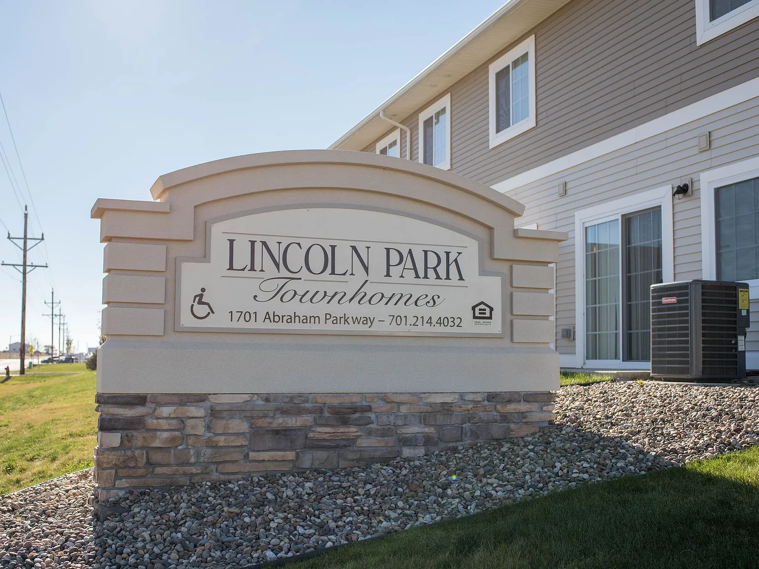 3 bed, 2.0 bath, 1275 sqft, $1,591 — Photo 4