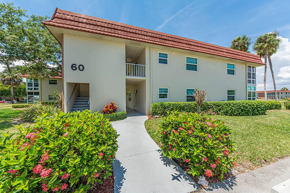 Building Photo - 60 Woodland Dr #204
