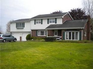 4297 Fostoria Dr, New Kensington, PA 15068