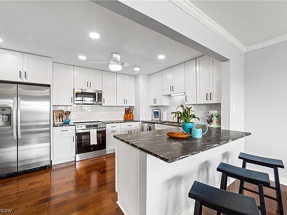 4th image of 1 Bratenahl Pl APT 605