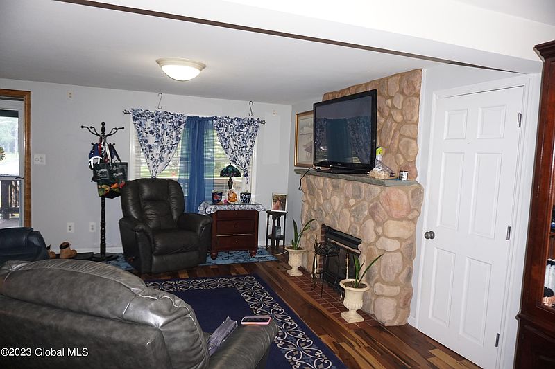 5th image of 60 Cross Street