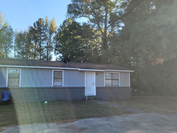 208 Elm Ln #A, Camden, AR 71701