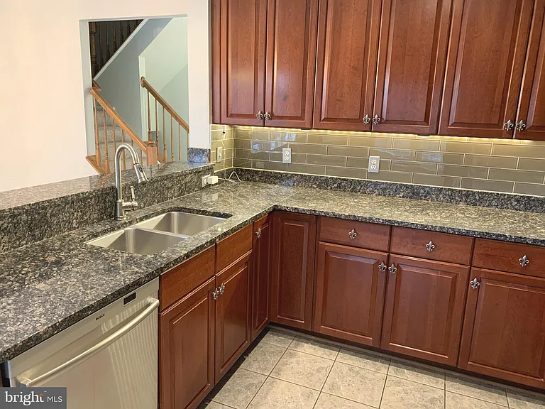 3384 Governors Crest Ct — Photo 14