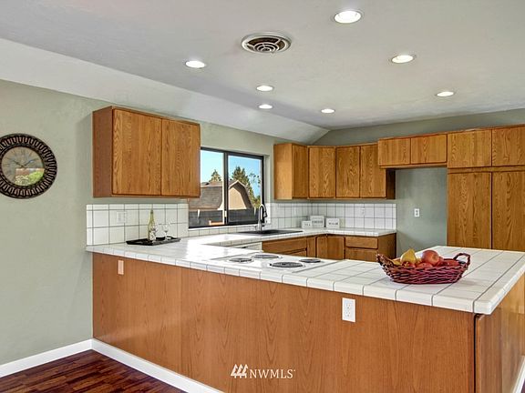 4th image of 27711 Bayview Ln.