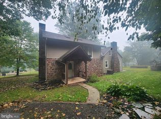 232 Mansion House Rd, Manheim, PA 17545