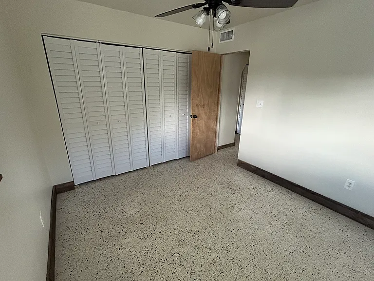 910 SW 4th Ave #3 — Photo 9