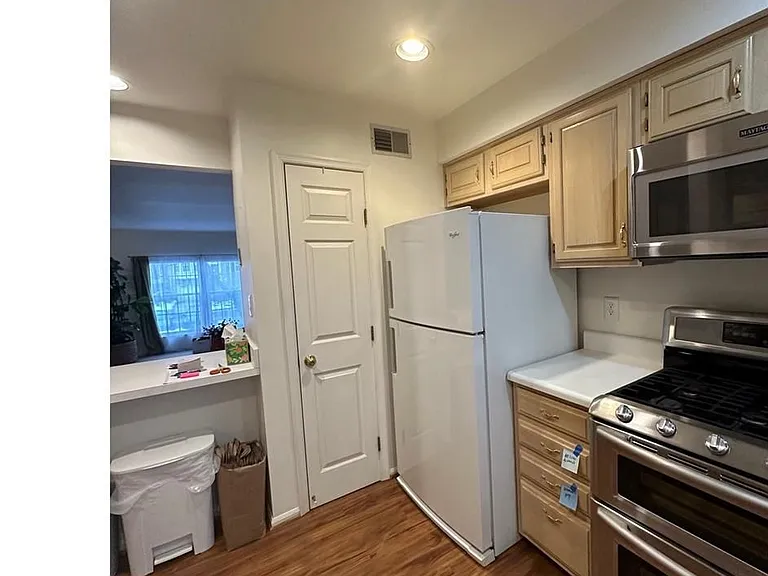 1414 Park Garden Ln — Photo 4