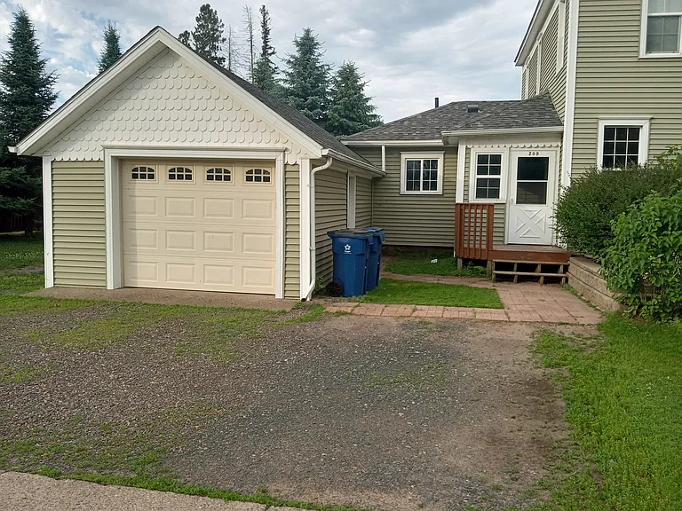 209 Pine St #2 — Photo 9