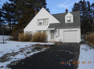 28 Kazbeck St, Springfield, MA 01151