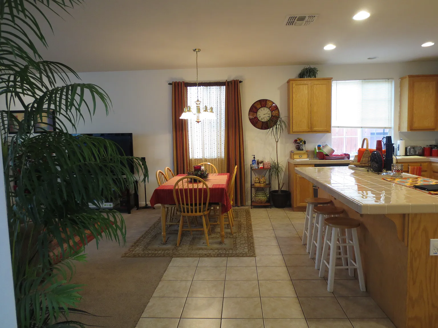 5 bed, 2.5 bath, 3349 sqft, $3,000 — Photo 4