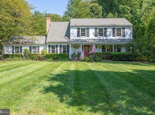 10202 Carol St, Great Falls, VA 22066