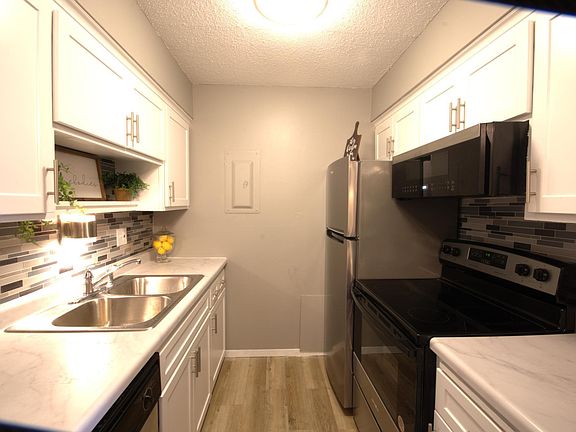 4th image of 2720 Dale St N #C212