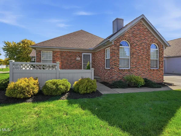 222 Stonegate Blvd, Bowling Green, OH 43402