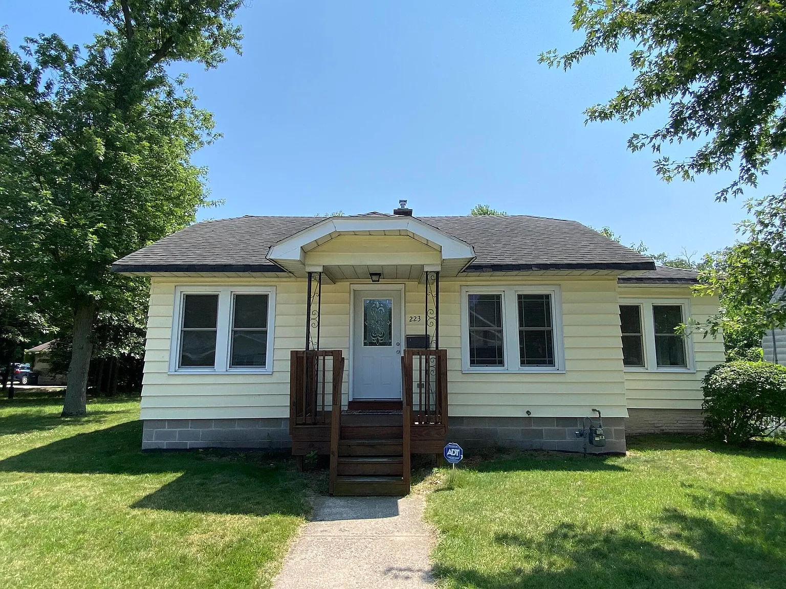 223 Springland Ave photo 1