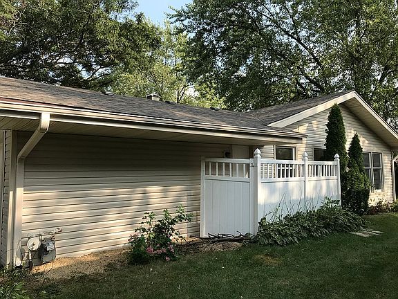 Side View w/Enclosed Dog Run