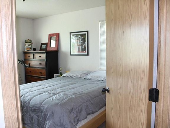 2nd image of 35 Appleway Dr #2