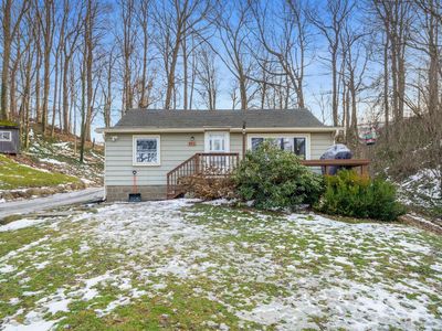 9812 E Lake Rd, North East, PA, 16428