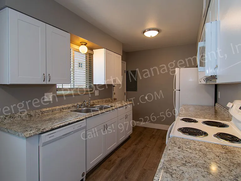 2012 W Plum St — Photo 5