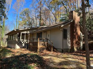 901 Davis Mountain Rd, Hendersonville, NC 28739