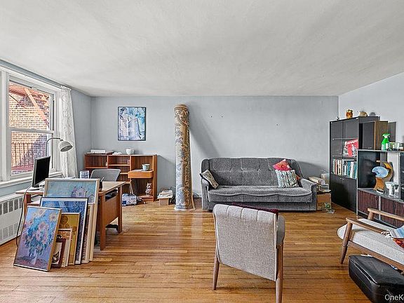 3rd image of 3185 Crescent St APT 608