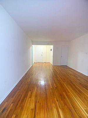 3rd image of 525 Ocean Pkwy APT 4