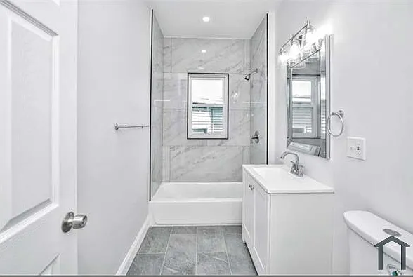 53 Woodford St — Photo 7