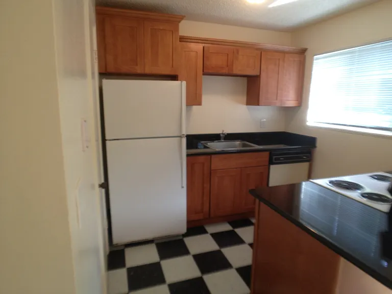 426 NE 75th Ave — Photo 48