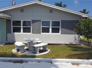 2601 Bayshore Dr, Matlacha, FL 33993